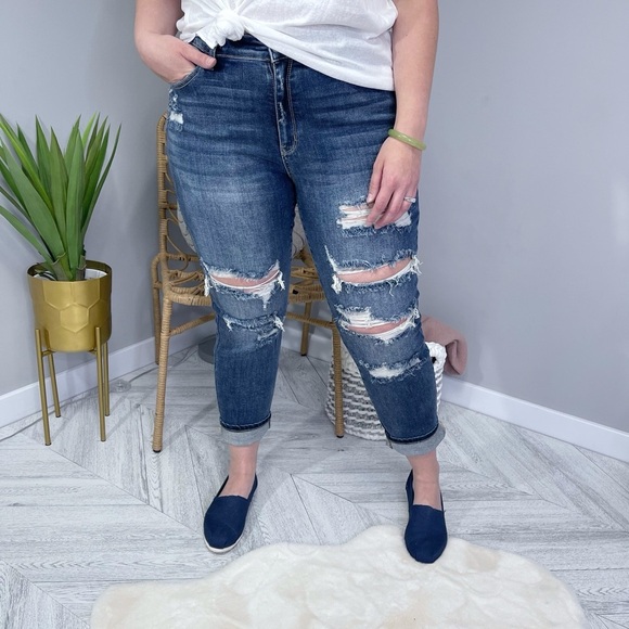 Judy Blue Jeans Distressed - Picture 1 of 3